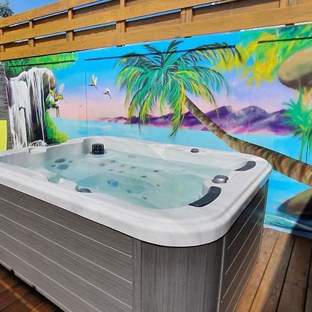 "Chez Claudia "Charmant Logement Avec Jacuzzi Privatif En Toute Intimite Sur Belle Terrasse Exterieure En Bois Et Piscine Courcelles ภายนอก รูปภาพ