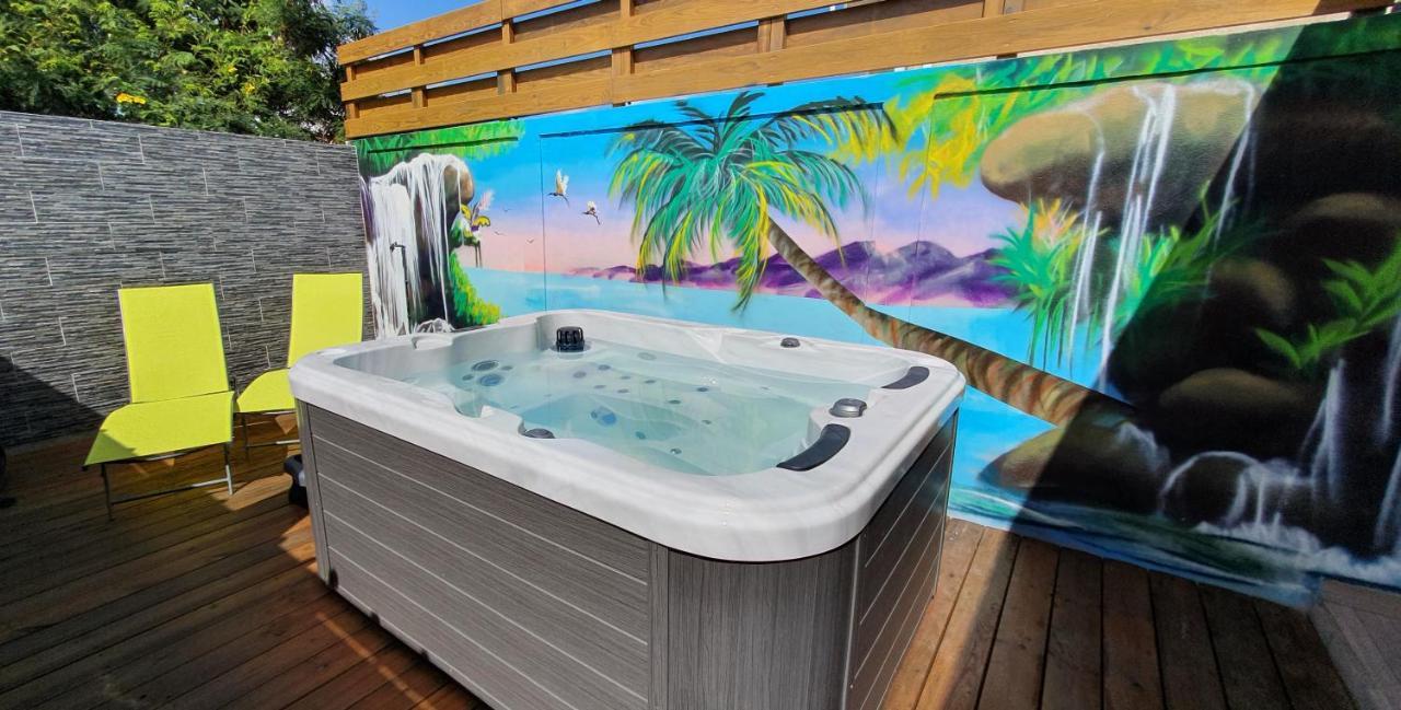 "Chez Claudia "Charmant Logement Avec Jacuzzi Privatif En Toute Intimite Sur Belle Terrasse Exterieure En Bois Et Piscine Courcelles ภายนอก รูปภาพ