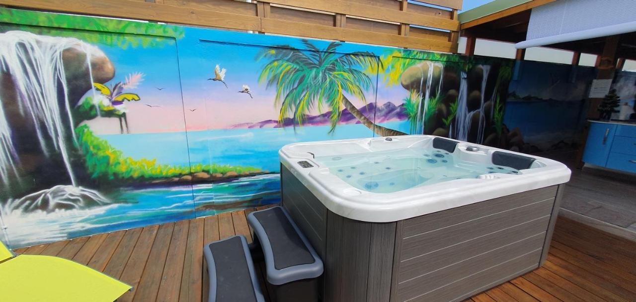 "Chez Claudia "Charmant Logement Avec Jacuzzi Privatif En Toute Intimite Sur Belle Terrasse Exterieure En Bois Et Piscine Courcelles ภายนอก รูปภาพ
