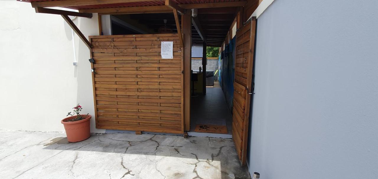 "Chez Claudia "Charmant Logement Avec Jacuzzi Privatif En Toute Intimite Sur Belle Terrasse Exterieure En Bois Et Piscine Courcelles ภายนอก รูปภาพ
